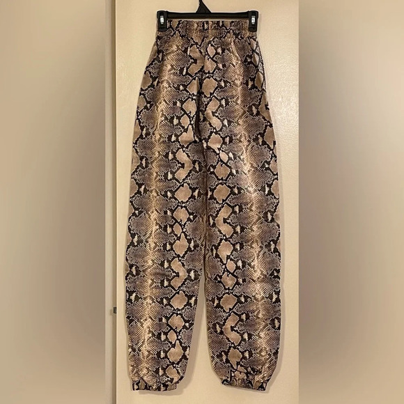 PRETTYLITTLETHING Snake Print Pocket Detail Cargo Pants in Taupe - Picture 7 of 11